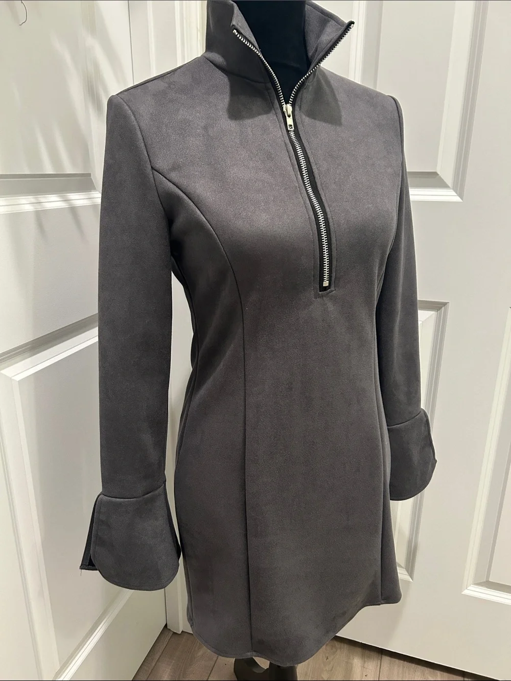 N/A sleek charcoal